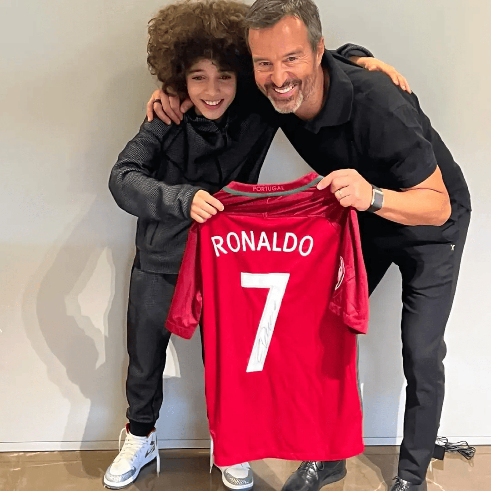 Jorge Mendes junto a Adam Qaroual, una joven promesa de la Masía