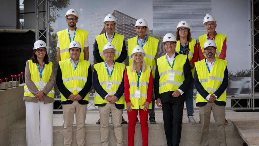 Anna Guiró, Pedro Rico, Eduard Sanz, Pilar Díaz, Jorge Gallardo, David Baulenas, en la primera fila; en la segunda, Oliver José Peña, Francesc Vives, Santiago Ballesté, Montserrat Zamora y Manuel Pozo