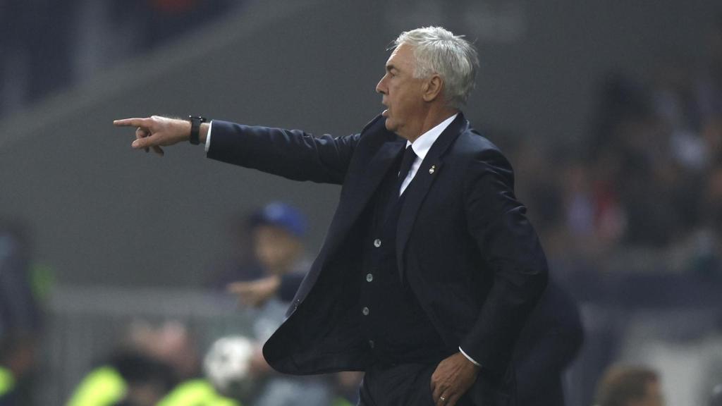 Carlo Ancelotti dirige al Real Madrid en Lille