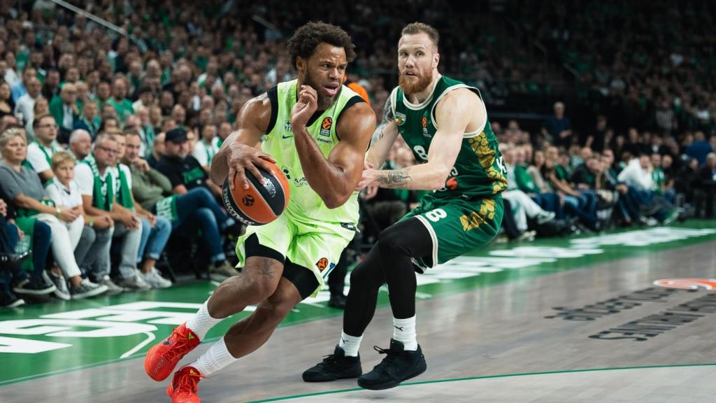 Justin Anderson realiza una penetración en el estreno del Barça en Euroliga