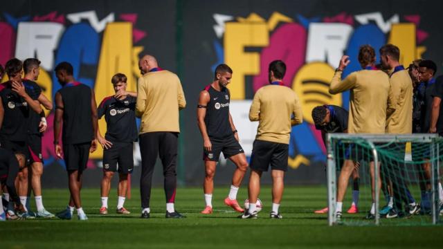 Los jugadores del Barça preparan el partido contra el Alavés en un entrenamiento