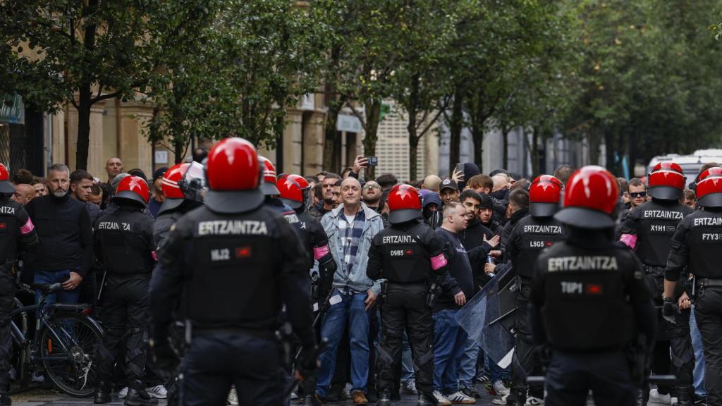 La Ertzaintza intenta controlar a los ultras del Anderlecht en San Sebastián