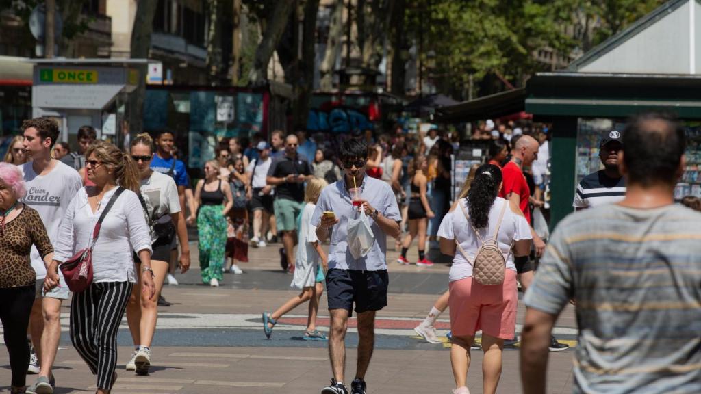 Día soleado en la Rambla de Barcelona