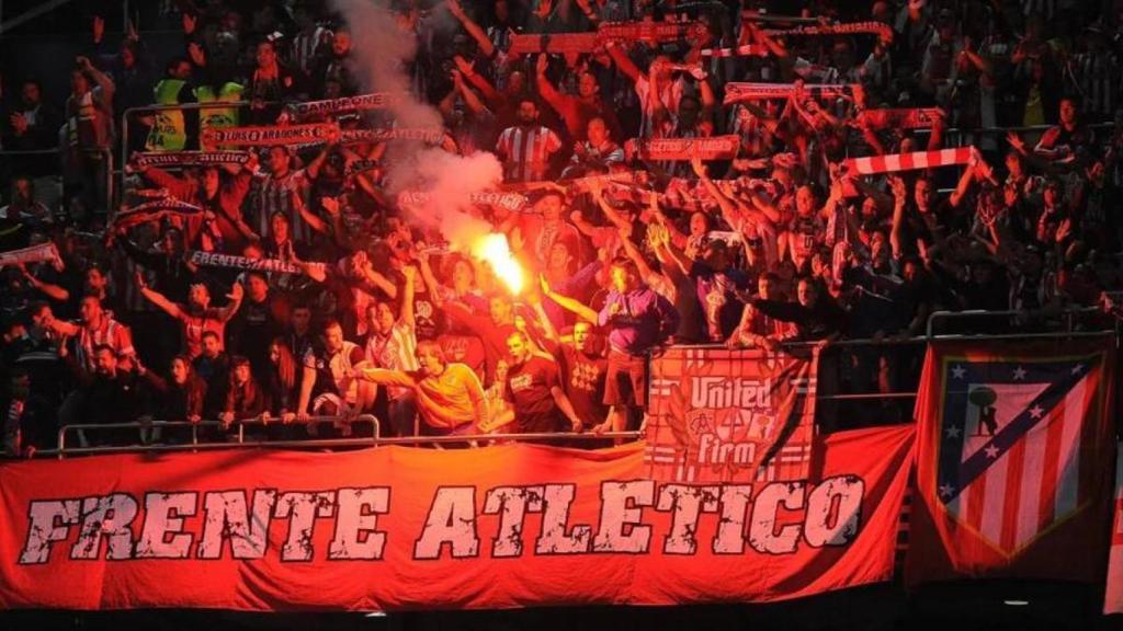 El Frente Atlético enciende bengalas