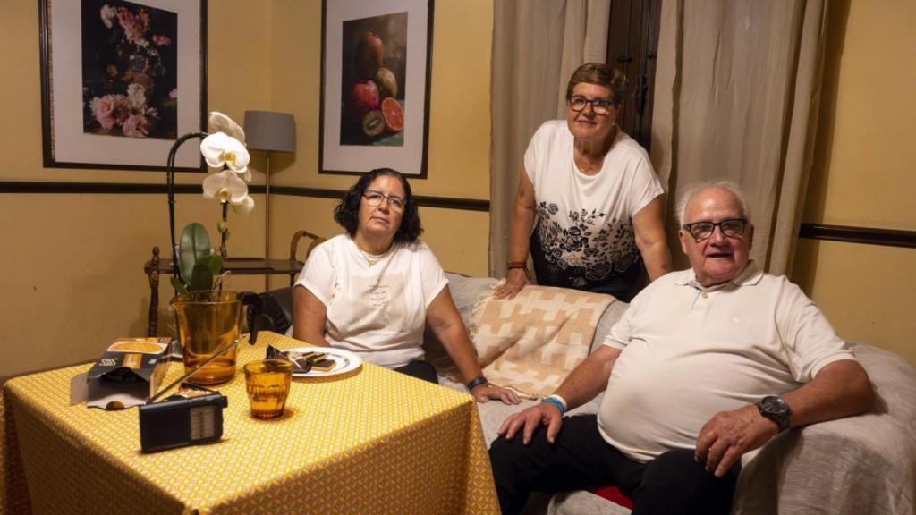 Silvia, Carmen y Pedro, los protagonistas del Escape Room 'Soledad'