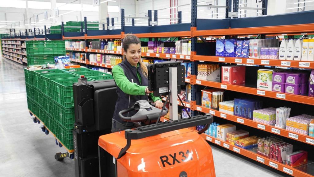 Personal de Mercadona en un supermercado