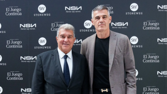 Joan Laporta y Enric Masip en el 'photocall' del acto de despedida de Andrés Iniesta