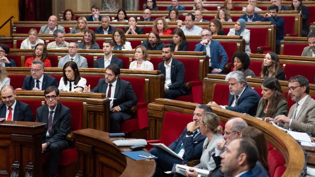 Diputados en el Parlament de Catalunya