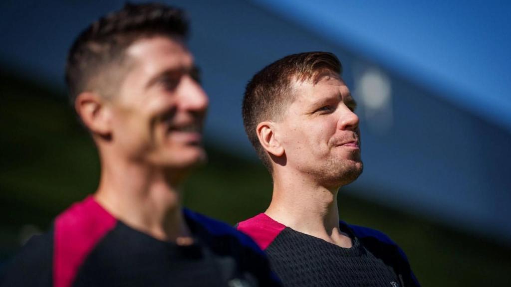 Robert Lewandowski y Wojciech Szczesny, en un entrenamiento del Barça