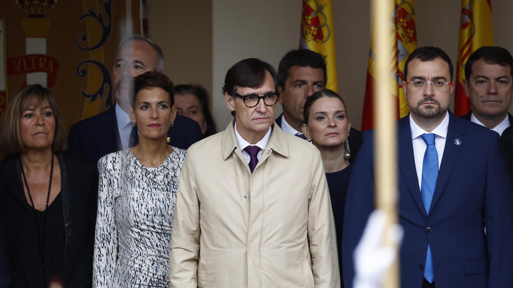 Salvador Illa y Núria Marín, junto a otros presidentes autonómicos, en el desfile del Día de la Hispanidad en Madrid