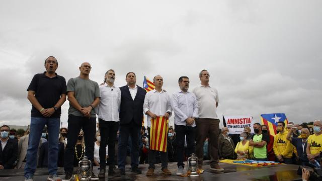 El 'exvicepresident' del Govern Oriol Junqueras y los 'exconsellers' Raül Romeva y Jordi Turull, junto a otros indultados del 'procés'