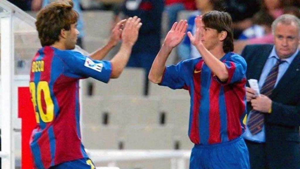 Leo Messi sustituye a Deco en su debut oficial con el Barça en 2004