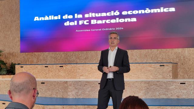 Víctor Font, en una rueda de prensa para analizar la situación económica del Barça