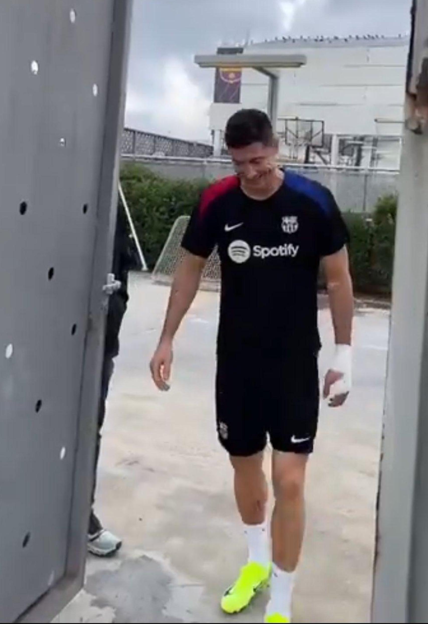 Lewandowski sale a entrenar antes del Barça-Sevilla