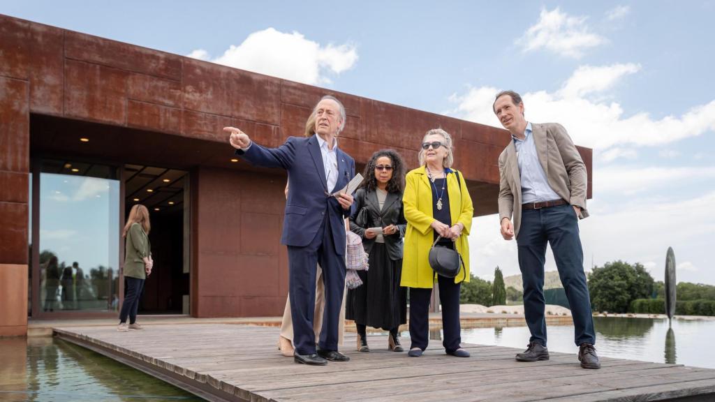 Imagen de la visita de Hillary Clinton a las instalaciones de Bodegas Torres en Pacs del Penedès