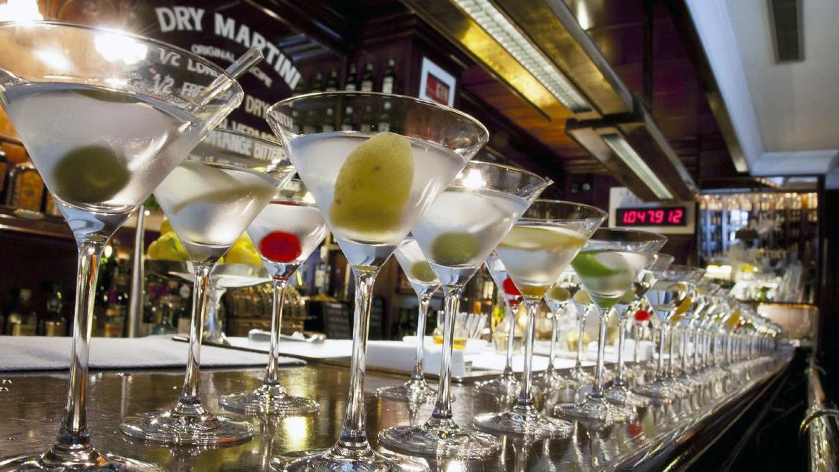 La barra del Dry Martini Barcelona