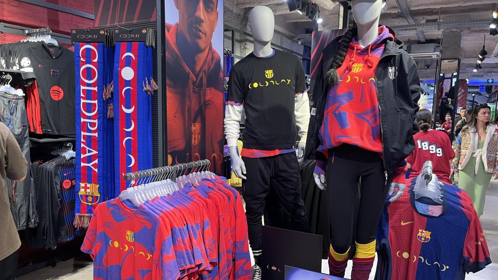 Línea de ropa del Barça y Coldplay en la tienda del club de Passeig de Gràcia