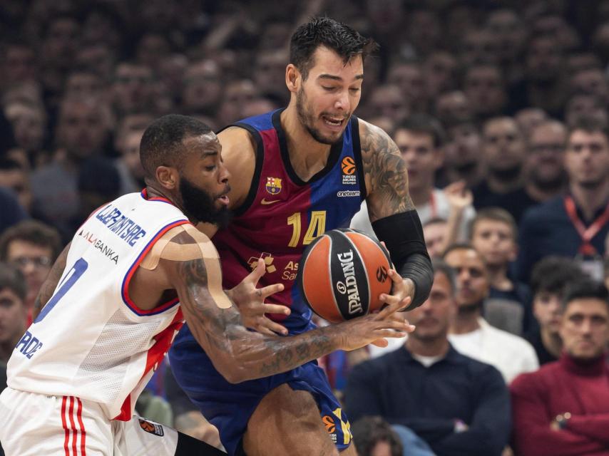 Willy Hernangómez pugna por el balón en el Arena de Belgrado