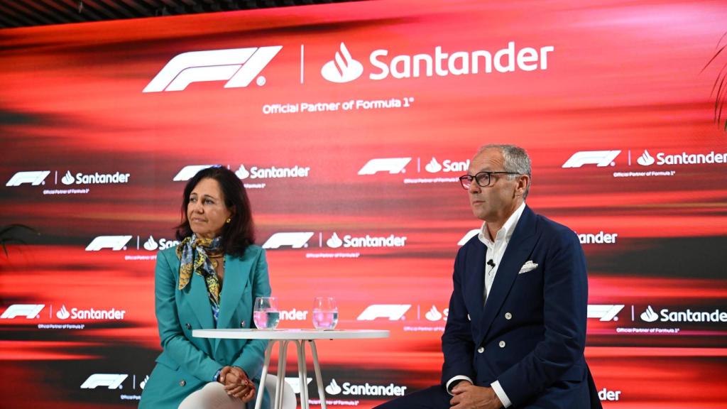 Ana Botín junto a Stefano Domenicali, consejero delegado de Formula 1