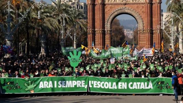 Manifestación nacionalista contra la sentencia que insta a impartir al menos un 25% de las clases en castellano en el sistema educativo monolingüe en catalán de la Generalitat