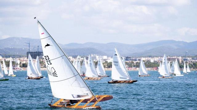 La Regata de los 350 Patines de Vela eleva la tradición marítima catalana en el marco de la Copa América