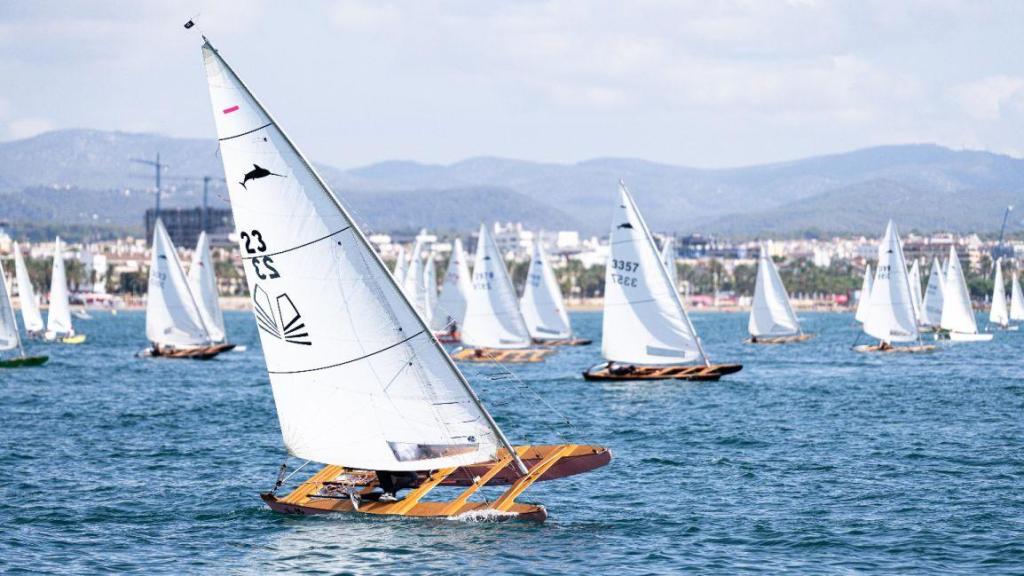 La Regata de los 350 Patines de Vela eleva la tradición marítima catalana en el marco de la Copa América