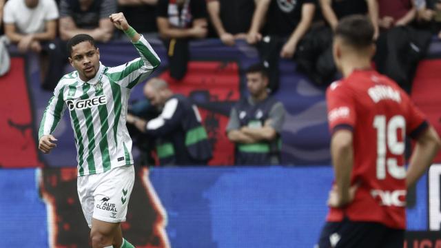 La alegría de Vitor Roque tras marcar un gol contra el CA Osasuna