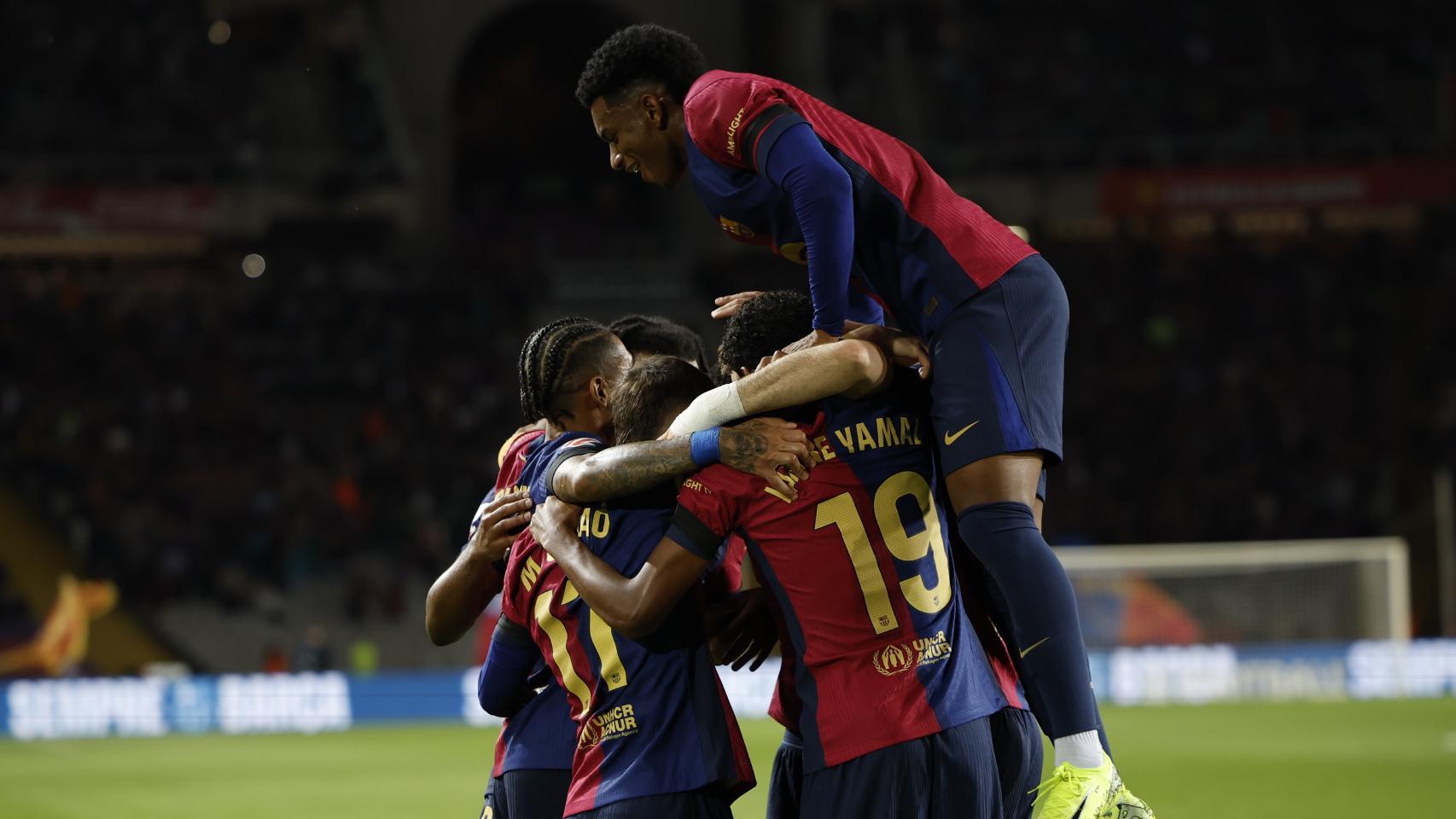 El Barça celebra el gol de Lewandowski contra el Sevilla FC