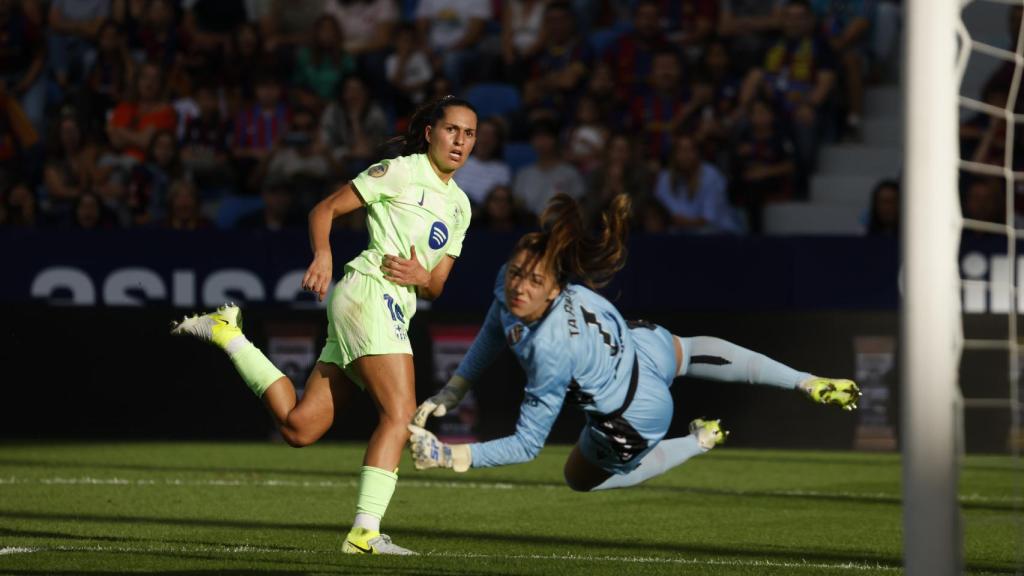 La espectacular definición de Kika Nazareth para su primer gol con el Barça Femenino