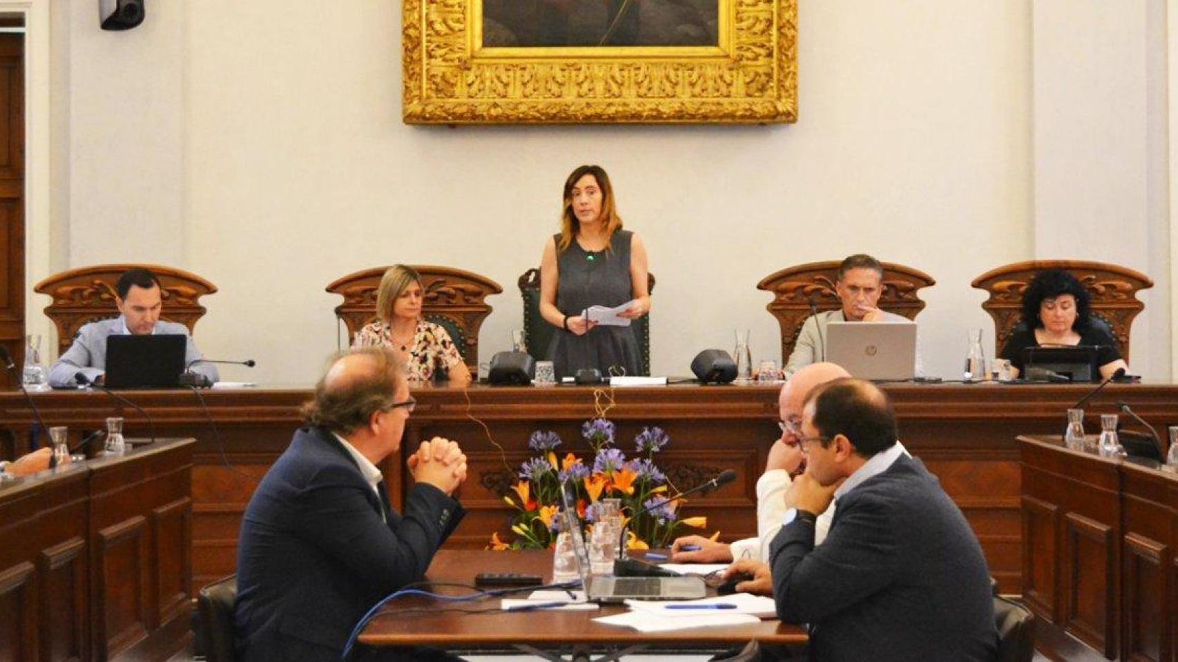 Sandra Guaita, alcaldesa de Reus, en el pleno municipal