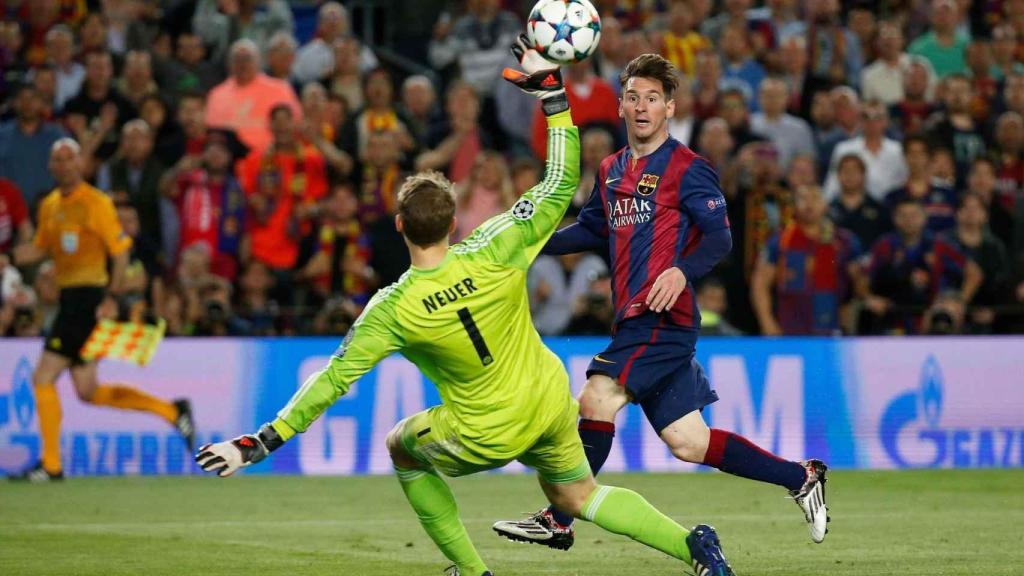 Messi superando a Neuer en las semifinales de 2015