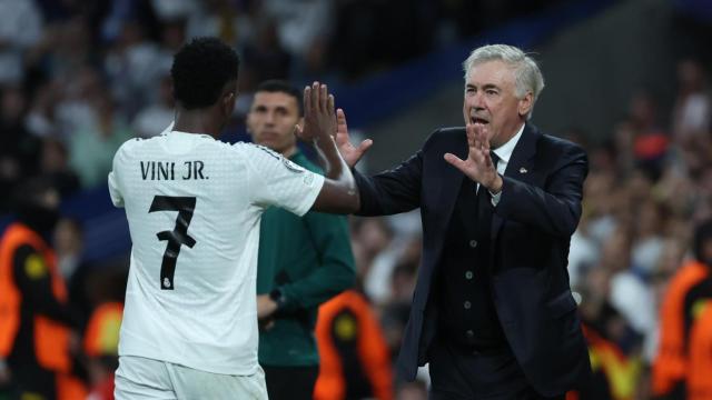 Vinicius y Ancelotti celebran la goleada ante el Dortmund