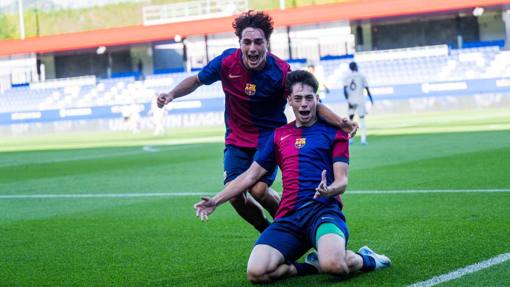 Òscar Gistau celebra un gol contra el Bayern en la Youth League