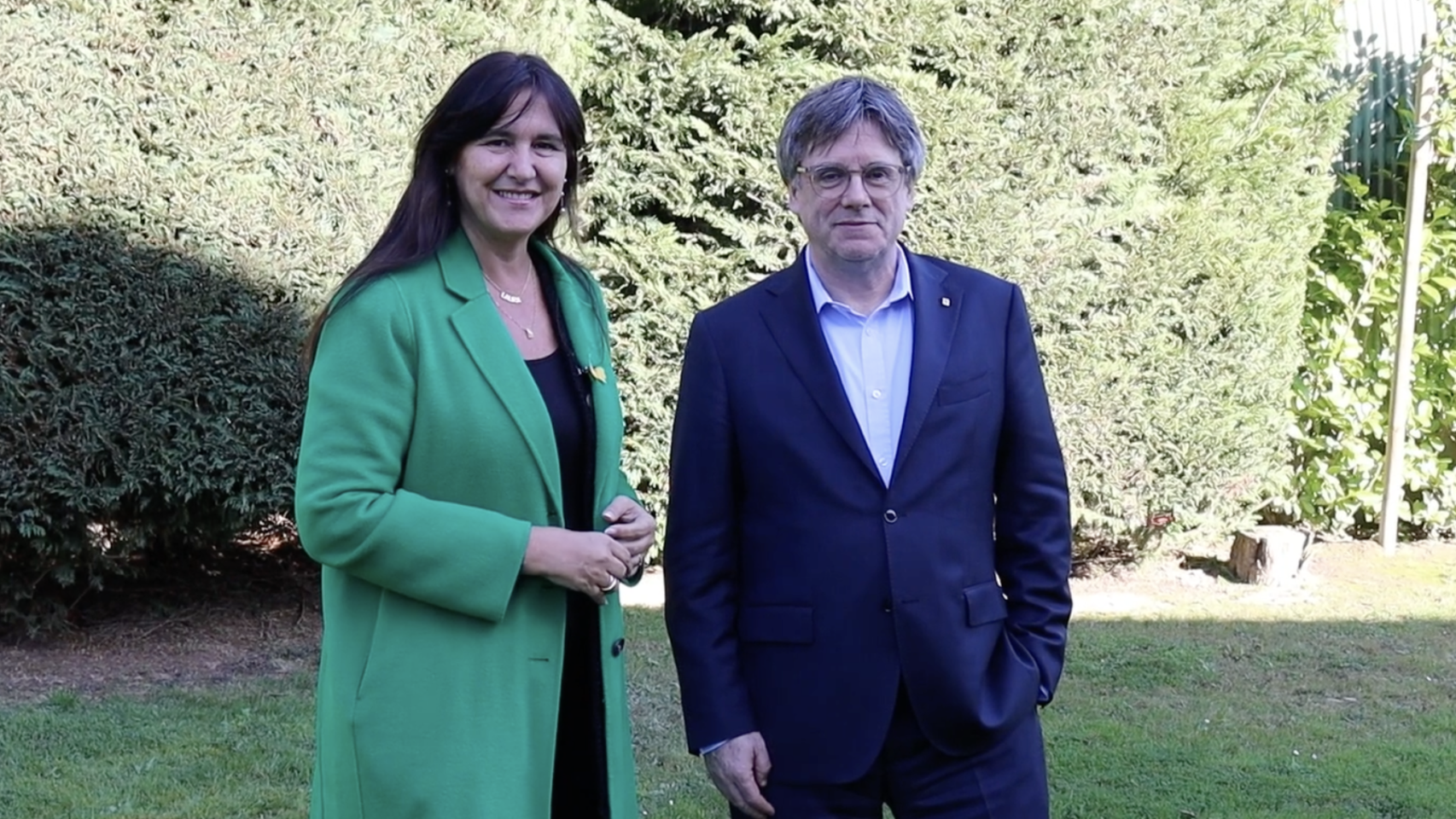 El presidente del Parlament, Josep Rull, el líder moral de Junts, Carles Puigdemont, y la presidenta del partido, Laura Borràs, en el séptimo aniversario del 1-O en Waterloo