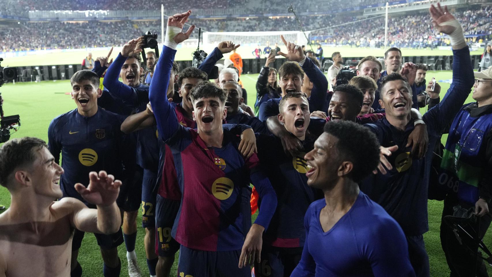 El vestuario del Barça, lleno de felicidad en la celebración de la victoria contra el Bayern de Múnich