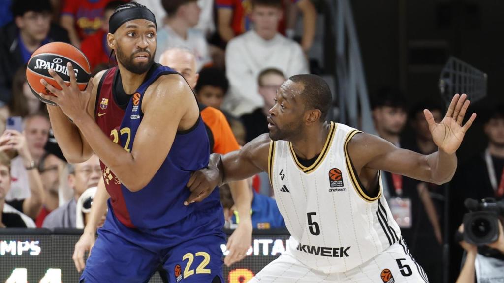 Kevin Punter juega de espaldas en el Barça de basket-Asvel