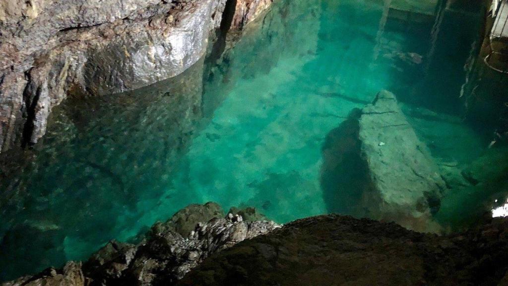 Interior de la Gruta de la Verna