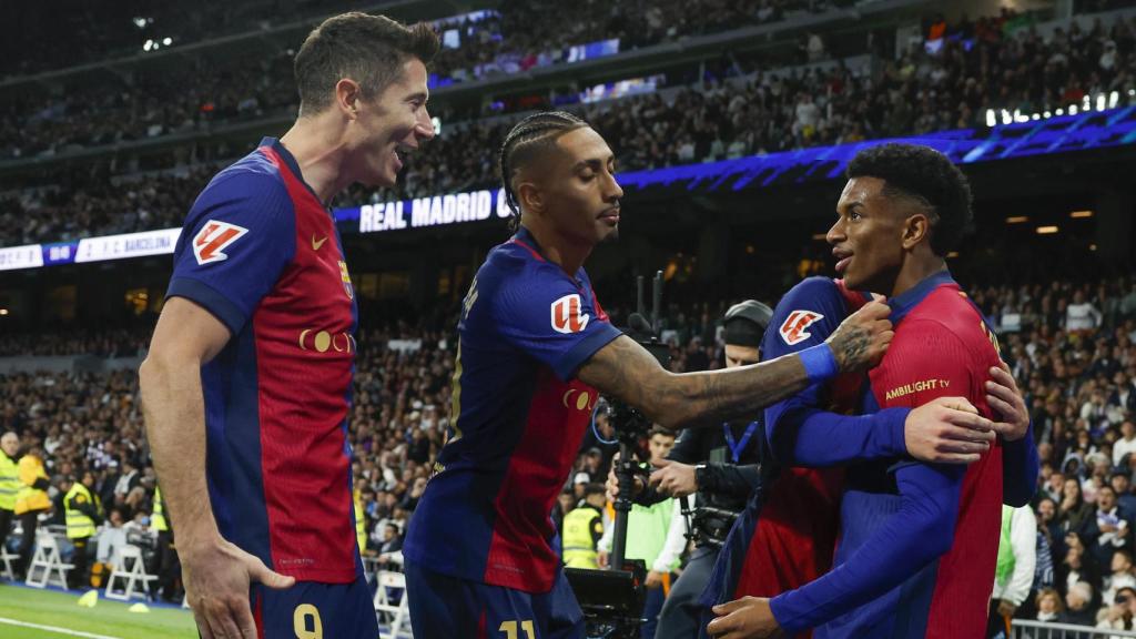 El Barça celebra el segundo gol en el Bernabéu