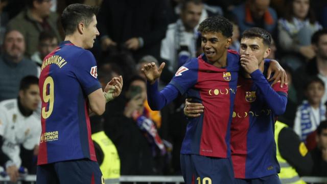 Lamine Yamal celebra con Lewandowski y Gavi en el Bernabéu