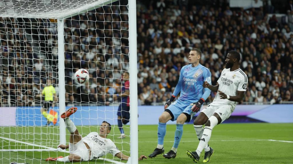 Cuarto gol del Barça, de Raphinha, ante el Real Madrid