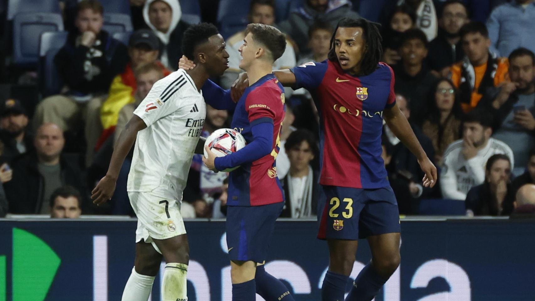 Vinicius se encara con Gavi en la derrota del Real Madrid contra el Barça