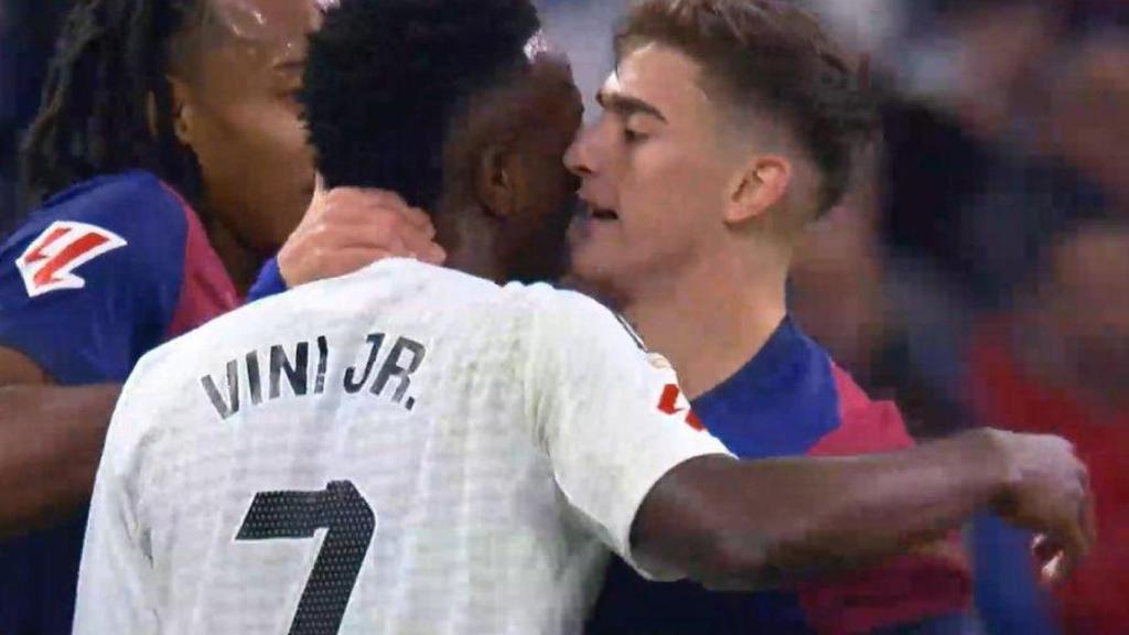 Vinicius se encara con Gavi en el Santiago Bernabéu