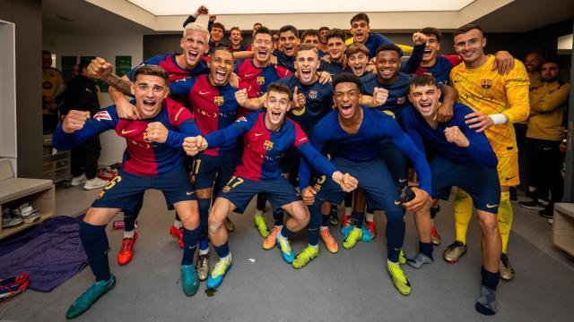 El Barça de Flick festeja la goleada al Real Madrid en el vestuario del Bernabéu