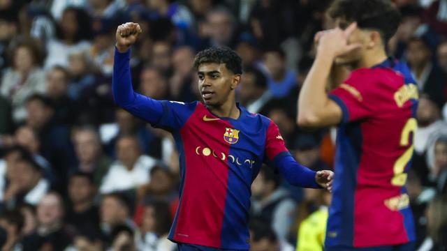 La celebración de Lamine Yamal tras marcar un golazo en el Santiago Bernabéu