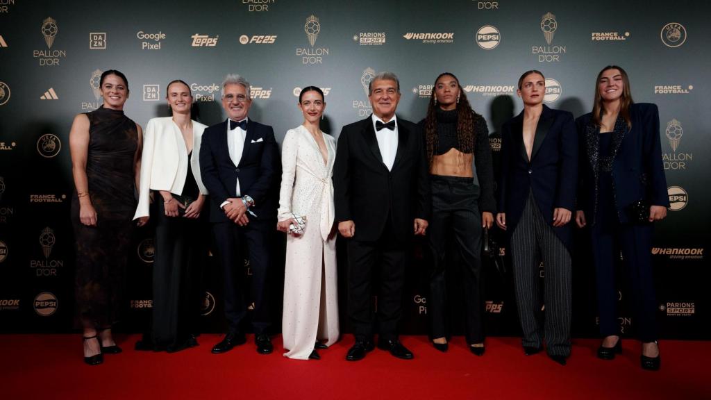 Joan Laporta y Xavi Puig acompañan a las estrellas del Barça Femenino en la gala del Balón de Oro