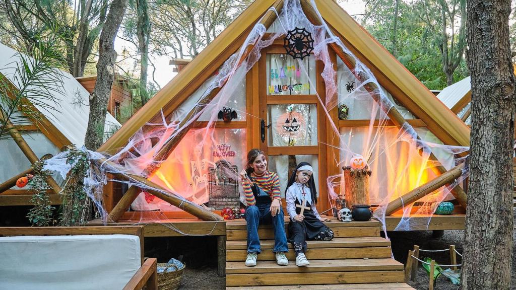 Camping Taiga ambientado para Halloween