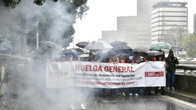 Manifestantes de UGT en la huelga del transporte por carretera