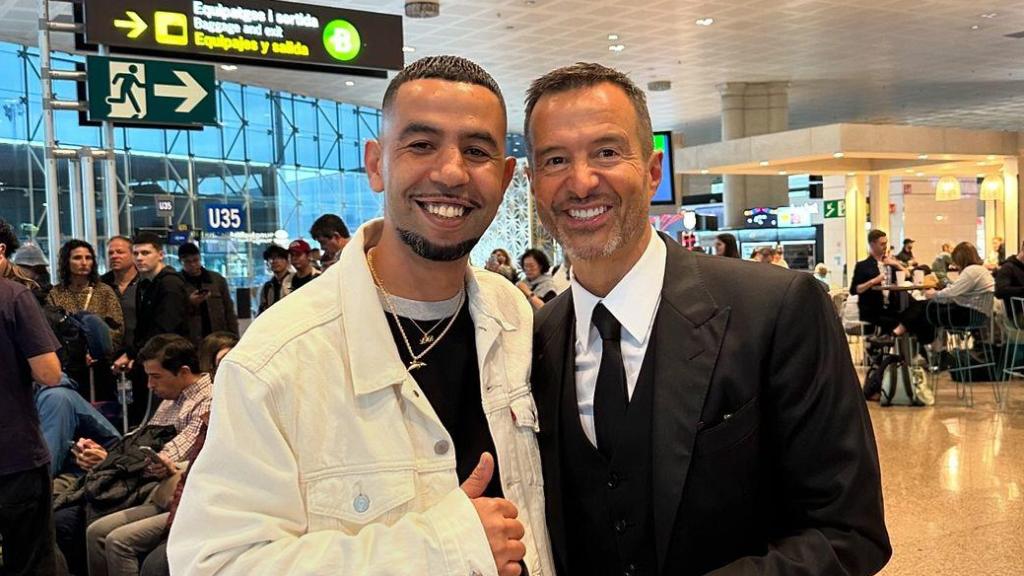 El padre de Lamine Yamal junto a Jorge Mendes, representante del jugador