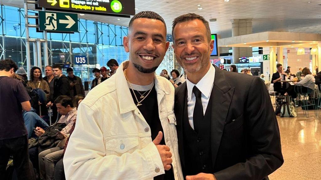 El padre de Lamine Yamal junto a Jorge Mendes, representante del jugador