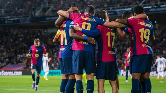 El Barça festeja la victoria contra Young Boys en Montjuïc